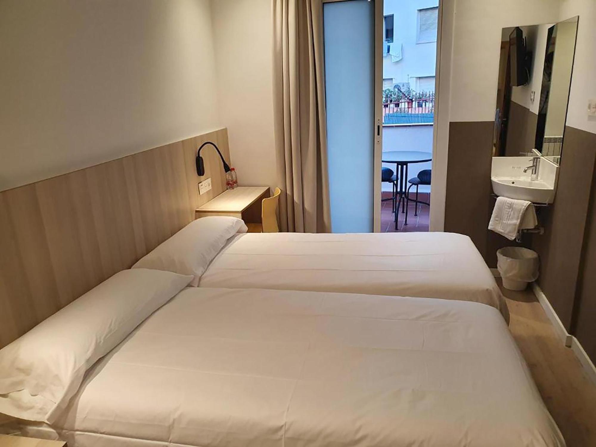 Hostal Bestprice Barcelona Stadium — Fotoğraflar 1
